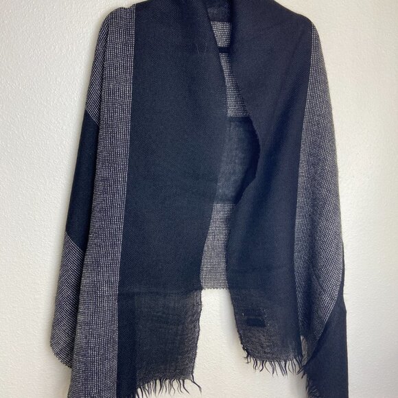 TOIMEME Scarf Shawl Wrap 100% Thin Wool Made in Japan 31" x 72" - Picture 1 of 11